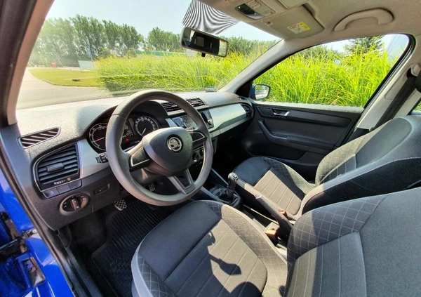 Skoda Fabia cena 36000 przebieg: 142454, rok produkcji 2019 z Sieradz małe 79